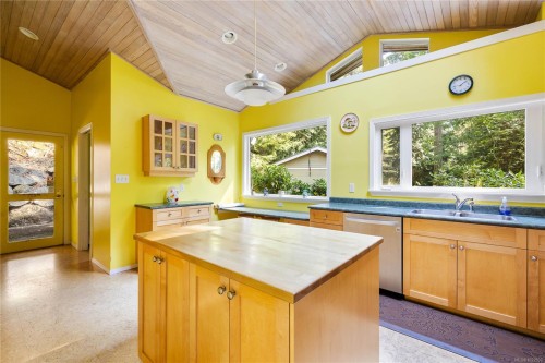 212 Sunset Dr, Salt Spring, BC 
