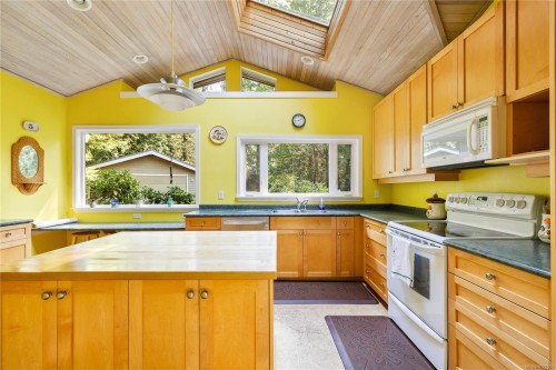 212 Sunset Dr, Salt Spring, BC 