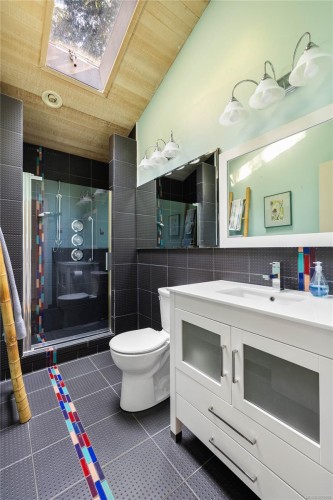 212 Sunset Dr, Salt Spring, BC 
