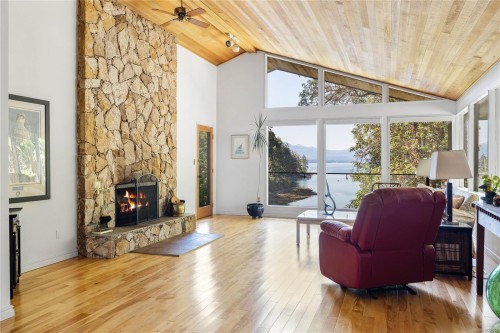 212 Sunset Dr, Salt Spring, BC 
