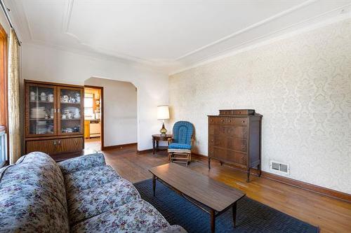 650 Burnell St, Winnipeg, MB 