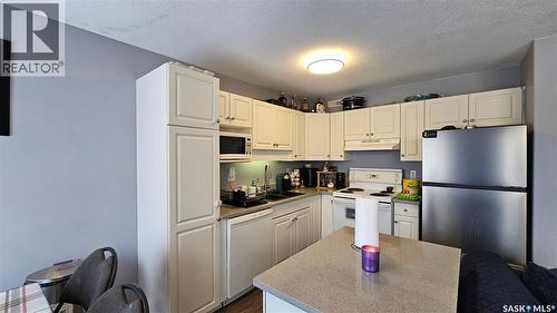 10 103 Banyan Crescent, Saskatoon, SK - Indoor Photo Showing Kitchen