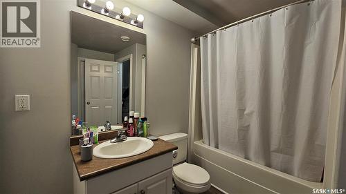 10 103 Banyan Crescent, Saskatoon, SK - Indoor Photo Showing Bathroom