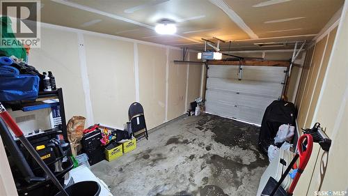 10 103 Banyan Crescent, Saskatoon, SK - Indoor Photo Showing Garage
