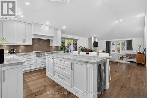 1188 Fair Birch Drive, Mississauga, ON - Indoor Photo Showing Kitchen With Upgraded Kitchen