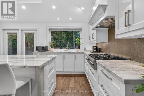 1188 Fair Birch Drive, Mississauga, ON - Indoor Photo Showing Kitchen With Upgraded Kitchen