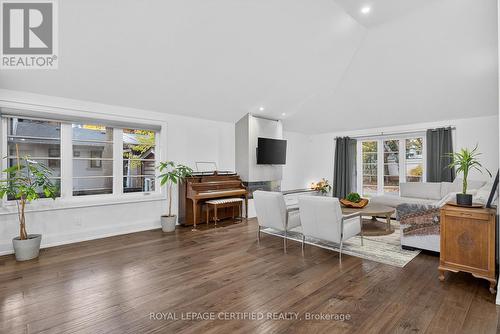 1188 Fair Birch Drive, Mississauga, ON - Indoor Photo Showing Living Room