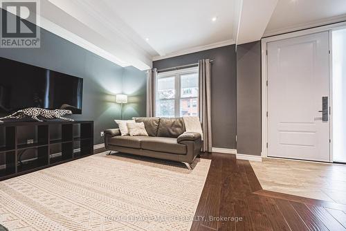 25 Orchard Hill, Hamilton, ON - Indoor Photo Showing Living Room