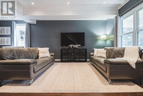 25 Orchard Hill, Hamilton, ON - Indoor Photo Showing Living Room