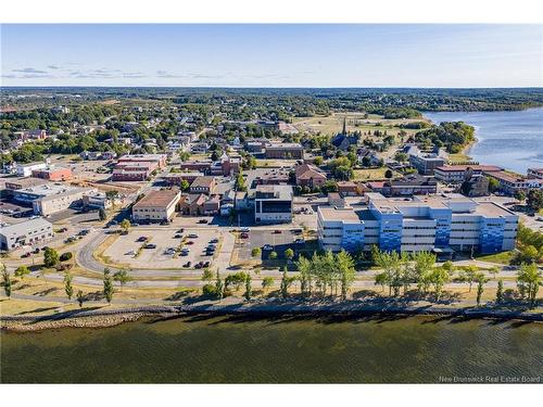 275 Main St, Bathurst, NB 