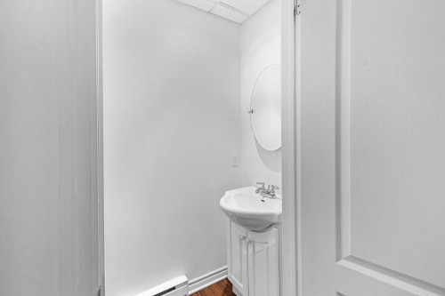 Powder room - 451 Boul. De Fontainebleau, Blainville, QC - Indoor Photo Showing Bathroom