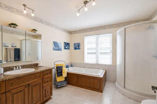 Salle de bains - 565 Rue Des Plaines, Sainte-Adèle, QC - Indoor Photo Showing Bathroom