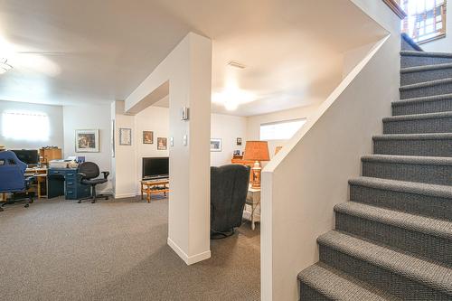 Salle familiale - 565 Rue Des Plaines, Sainte-Adèle, QC - Indoor Photo Showing Other Room