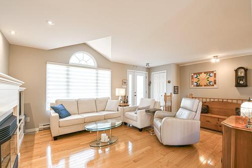 Salon - 565 Rue Des Plaines, Sainte-Adèle, QC - Indoor Photo Showing Living Room With Fireplace