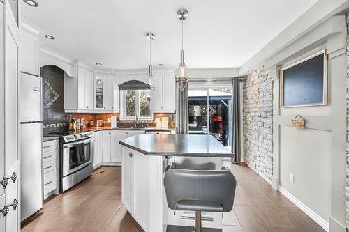 Kitchen - 225 Rue Dupont, Saint-Jean-Sur-Richelieu, QC - Indoor Photo Showing Kitchen With Double Sink With Upgraded Kitchen