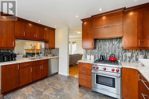 1584 Woodhenge Way, Mississauga, ON - Indoor Photo Showing Kitchen