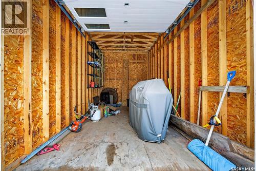 418 Tennant Way, Saskatoon, SK - Indoor Photo Showing Garage