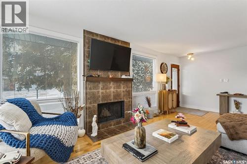 418 Tennant Way, Saskatoon, SK - Indoor Photo Showing Living Room With Fireplace