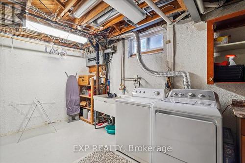 1923 Steepbank Crescent, Mississauga, ON - Indoor Photo Showing Laundry Room