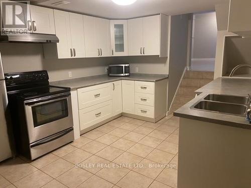 2972 Oslo Crescent, Mississauga, ON - Indoor Photo Showing Kitchen With Double Sink