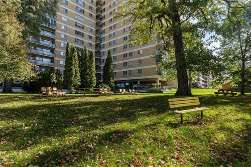 6F-300 Roslyn Rd, Winnipeg, MB 