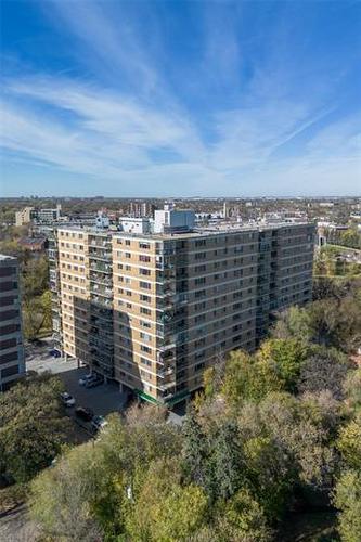 6F-300 Roslyn Rd, Winnipeg, MB 