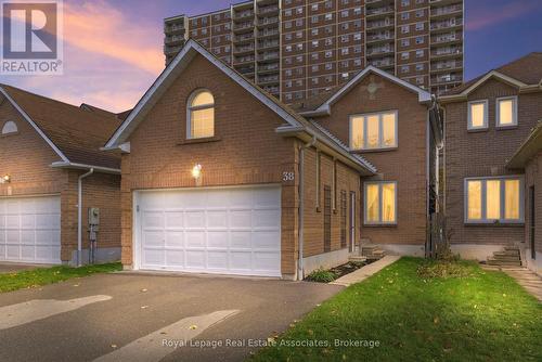 38 BLUEBELL CRESCENT  Whitby, ON L1P 1L1