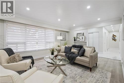 53 Nicklin Crescent, Guelph, ON - Indoor Photo Showing Living Room