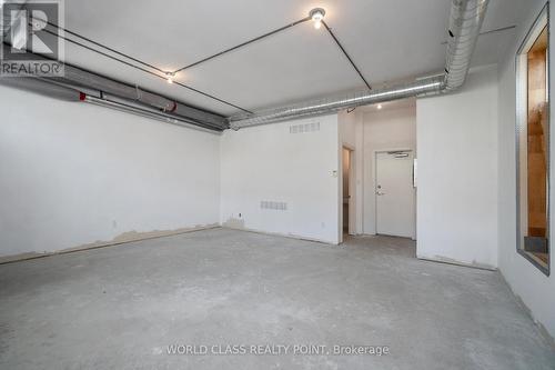 73 Cathedral High Street, Markham, ON - Indoor Photo Showing Garage