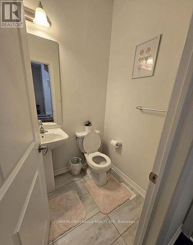 296 Okanagan Path, Oshawa, ON - Indoor Photo Showing Bathroom