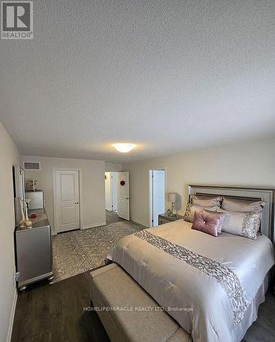 296 Okanagan Path, Oshawa, ON - Indoor Photo Showing Bedroom