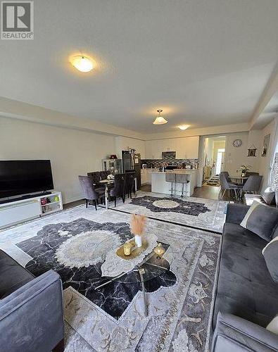 296 Okanagan Path, Oshawa, ON - Indoor Photo Showing Other Room