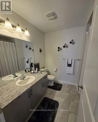 296 Okanagan Path, Oshawa, ON - Indoor Photo Showing Bathroom