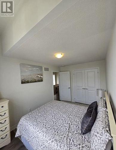 296 Okanagan Path, Oshawa, ON - Indoor Photo Showing Bedroom