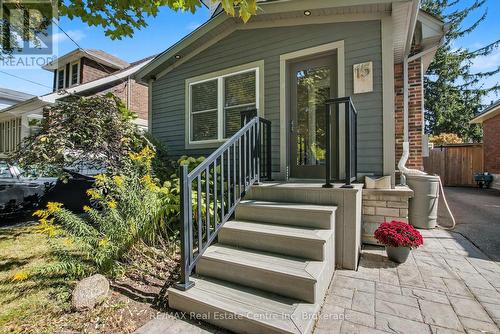15 STULL AVENUE  Guelph (Exhibition Park), ON N1H 1N2