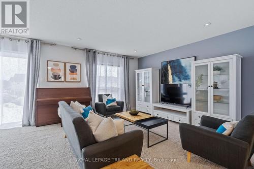 50 - 1220 Riverbend Road, London South (South B), ON - Indoor Photo Showing Living Room