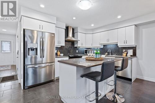 50 - 1220 Riverbend Road, London South (South B), ON - Indoor Photo Showing Kitchen With Upgraded Kitchen