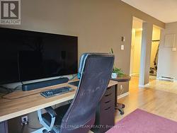 Room for a desk, laminate flooring - 