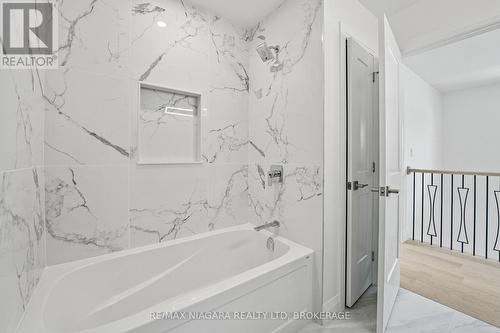 126 Chetwood Street, St. Catharines (Western Hill), ON -  Photo Showing Bathroom