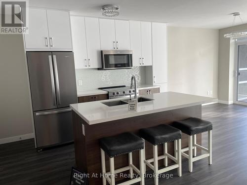 606 - 455 Charlton Avenue E, Hamilton (Stinson), ON - Indoor Photo Showing Kitchen With Stainless Steel Kitchen With Upgraded Kitchen