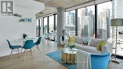 1901 - 224 KING STREET W  Toronto, ON M5V 1H8