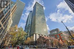 4203 - 33 CHARLES STREET E  Toronto, ON M4Y 0A2