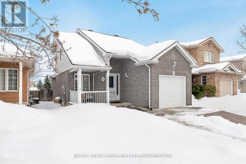 9 JULIA CRESCENT  Orillia, ON L3V 7Y9