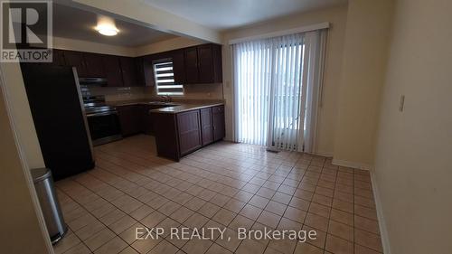 4483 Radisson Crescent, Mississauga, ON - Indoor Photo Showing Kitchen