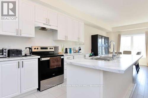 150 Winters Way, Shelburne, ON - Indoor Photo Showing Kitchen With Double Sink