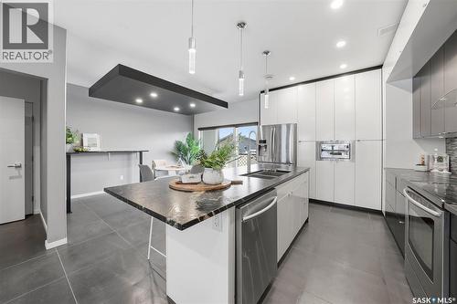 1310 Empress Avenue, Saskatoon, SK - Indoor Photo Showing Kitchen With Double Sink With Upgraded Kitchen