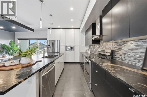 1310 Empress Avenue, Saskatoon, SK - Indoor Photo Showing Kitchen With Double Sink With Upgraded Kitchen