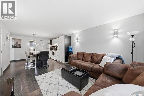 1310 Empress Avenue, Saskatoon, SK - Indoor Photo Showing Living Room