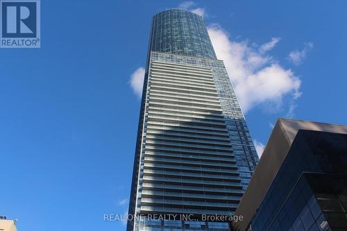 4010 - 386 Yonge Street, Toronto, ON - Outdoor With Facade