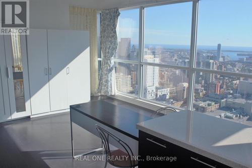 4010 - 386 Yonge Street, Toronto, ON - Indoor Photo Showing Other Room